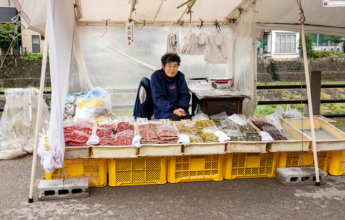 飛騨高山 宮川朝市』飛騨高山の新鮮な野菜・果物や旬の食材などのお買い物が楽しめる|出店者一覧